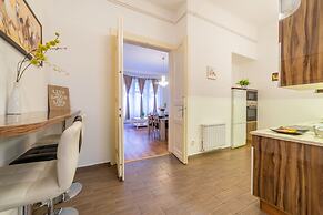 Real Apartments Lovag