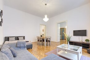 Real Apartments Lovag