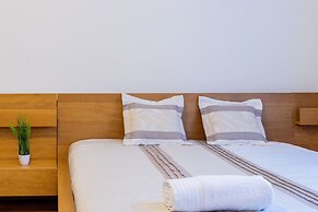 Real Apartments Lovag