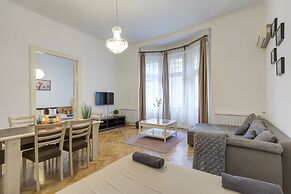 Real Apartments Lovag