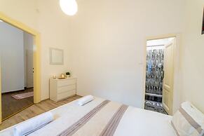 Real Apartments Lovag