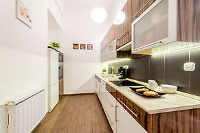 Real Apartments Lovag