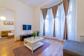 Real Apartments Lovag