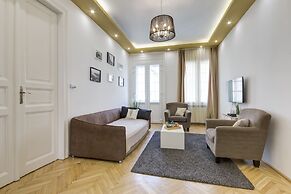 Real Apartments Zoltan