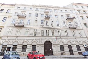 Real Apartments Zoltan