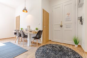 Real Apartments Zoltan