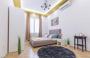 Real Apartments Zoltan