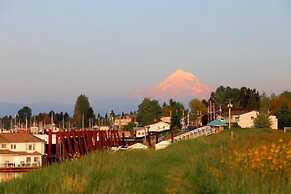 On the Columbia Vacation Apartments