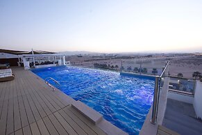 Carnelian By Glory Bower Hotel