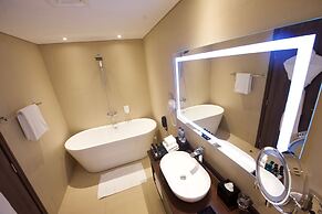 Carnelian By Glory Bower Hotel