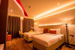 Carnelian By Glory Bower Hotel