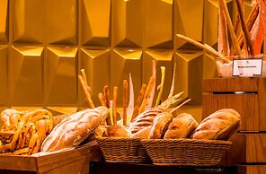 Carnelian By Glory Bower Hotel