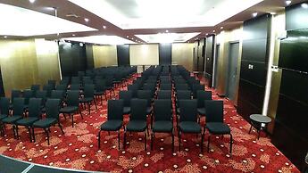 Carnelian By Glory Bower Hotel