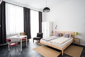 HOSTEL likeHome