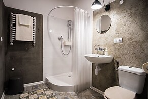 HOSTEL likeHome