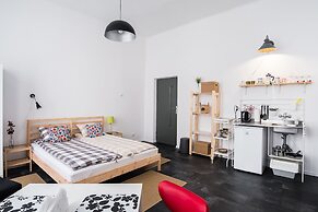 HOSTEL likeHome