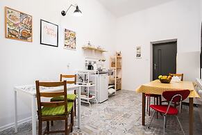 HOSTEL likeHome