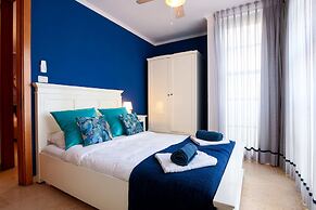 Penthouse & Jacuzzi in Neve Tzedek by FeelHome