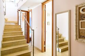 Penthouse & Jacuzzi in Neve Tzedek by FeelHome