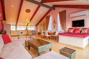 Penthouse & Jacuzzi in Neve Tzedek by FeelHome