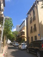 Penthouse & Jacuzzi in Neve Tzedek by FeelHome