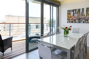 Comfort 3BR & Balcony by FeelHome