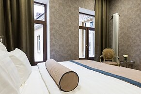 Boutique Apartment 26 16