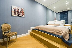 Boutique Apartment 26 16