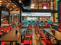 Prince Theatre Heritage Stay Hostel - Silom