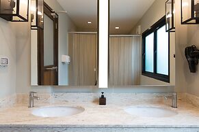 Prince Theatre Heritage Stay Hostel - Silom