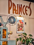 Prince Theatre Heritage Stay Hostel - Silom