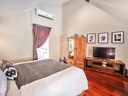 Prince Theatre Heritage Stay Hostel - Silom