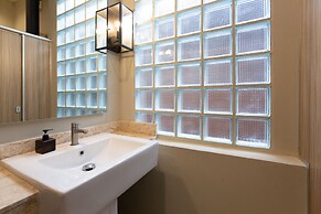 Prince Theatre Heritage Stay Hostel - Silom