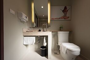 Prince Theatre Heritage Stay Hostel - Silom