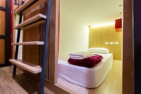Prince Theatre Heritage Stay Hostel - Silom