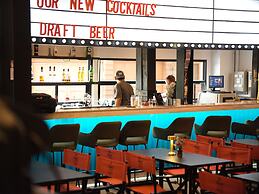 Prince Theatre Heritage Stay Hostel - Silom