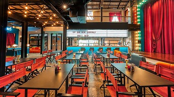 Prince Theatre Heritage Stay Hostel - Silom