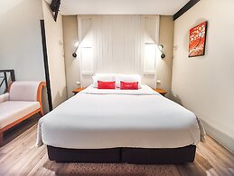 Prince Theatre Heritage Stay Hostel - Silom