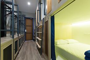 Prince Theatre Heritage Stay Hostel - Silom