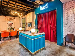 Prince Theatre Heritage Stay Hostel - Silom