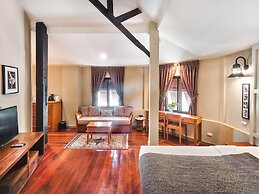 Prince Theatre Heritage Stay Hostel - Silom