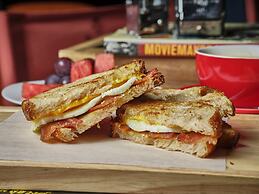 Prince Theatre Heritage Stay Hostel - Silom