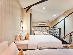 Prince Theatre Heritage Stay Hostel - Silom