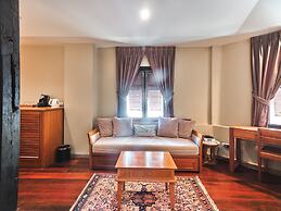 Prince Theatre Heritage Stay Hostel - Silom