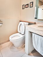 Prince Theatre Heritage Stay Hostel - Silom