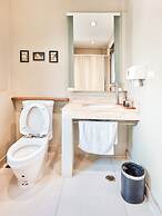 Prince Theatre Heritage Stay Hostel - Silom