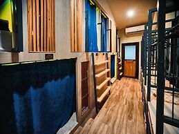 Prince Theatre Heritage Stay Hostel - Silom