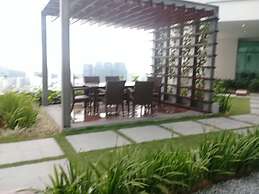 Kardean Intl at Vogue Suite