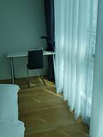 Kardean Intl at Vogue Suite