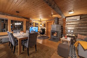 Kuukkeli Log Houses Villa Aurora (Pupula)